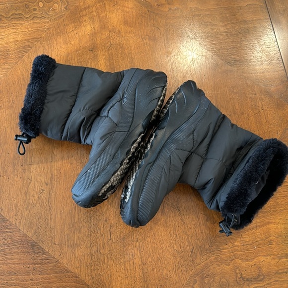 North face women size 9 expedition 700 down fill slip on bootie w/toggle closure - Picture 2 of 6